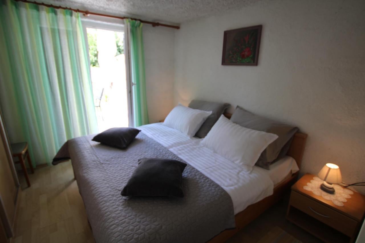 Sunny Garden Apartment *